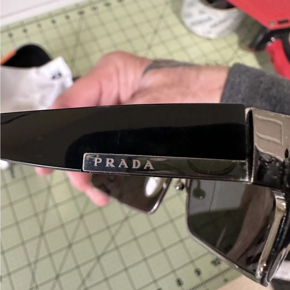 Prada authentic designer sunglasses unisex - Picture 7 of 10